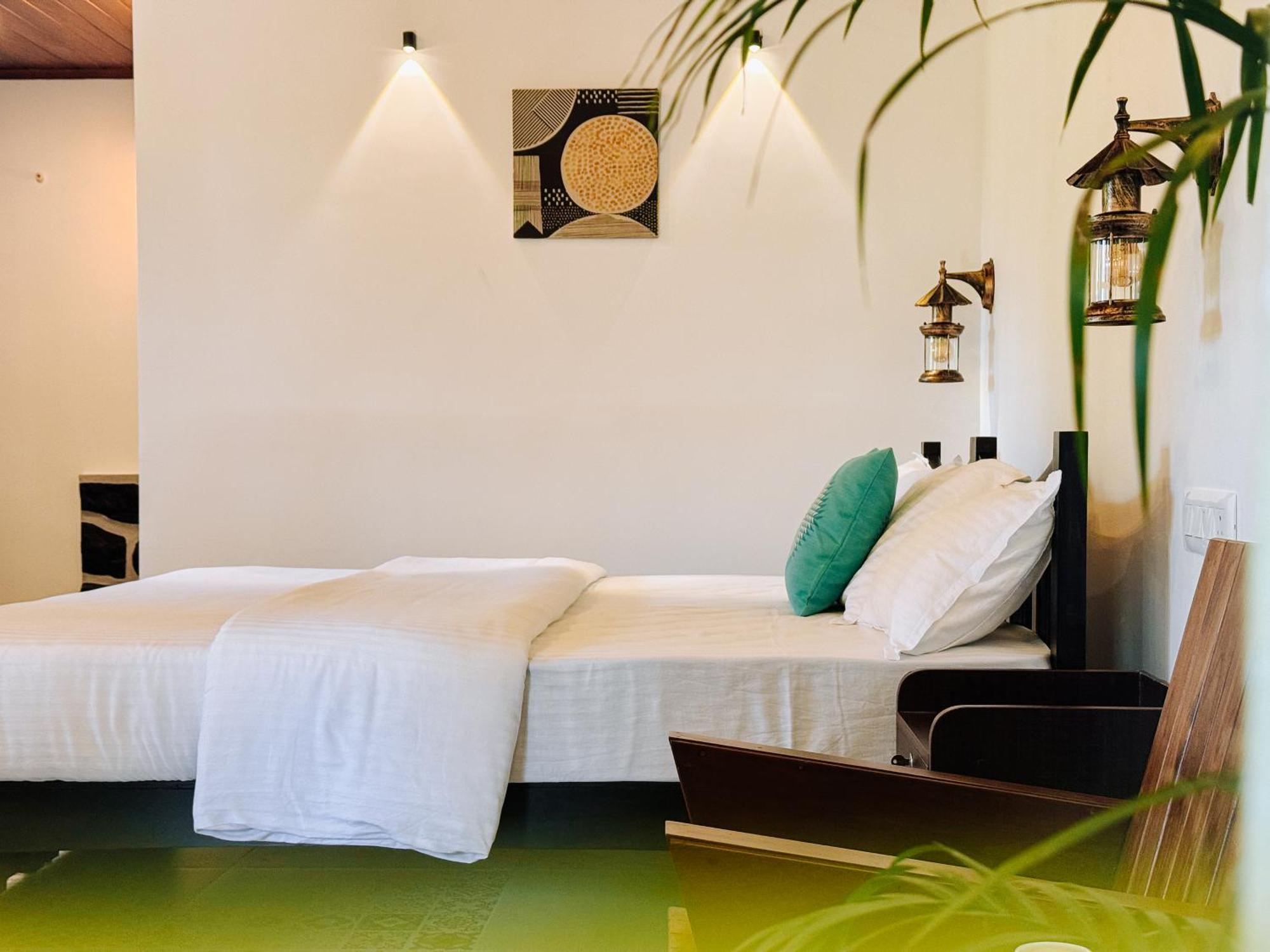 Calm Shack - 2 Bedroom-Boutique Farm Stay Мунар Екстериор снимка